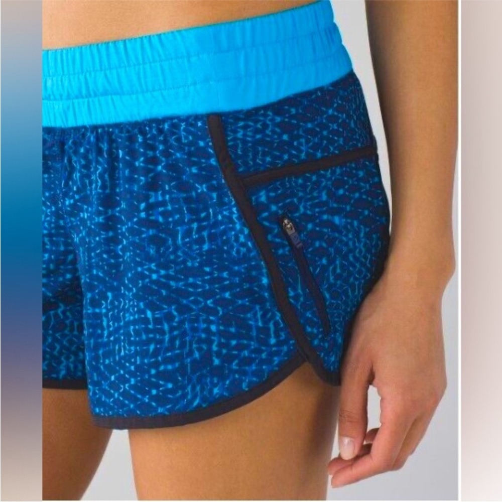 Lululemon Tracker Short Ill Sz 6 Samba Snake Kayak Blue Yoga Workout